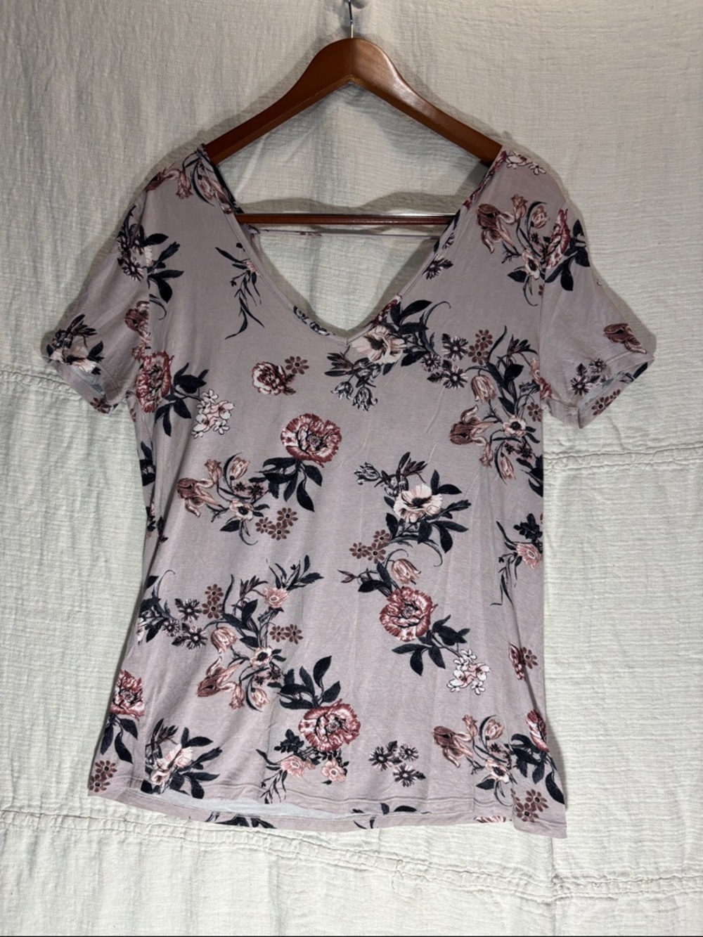 Daytrip Mauve Floral V-Neck Short Sleeve Tee